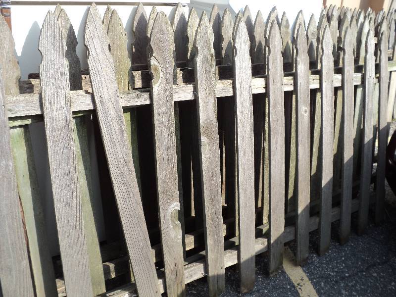 lot 178 image: lot of 5 picket fences, 4x8ft, some...