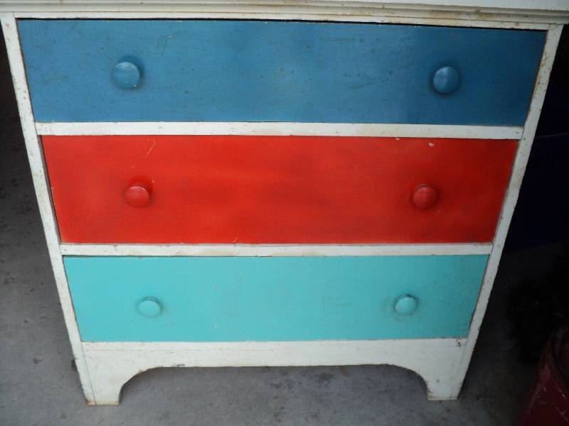 lot 231 image: 3 drawer dresser, 33in wide, 32in h...