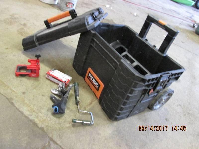 lot 2 image: Rigid tool case with colapsible han...