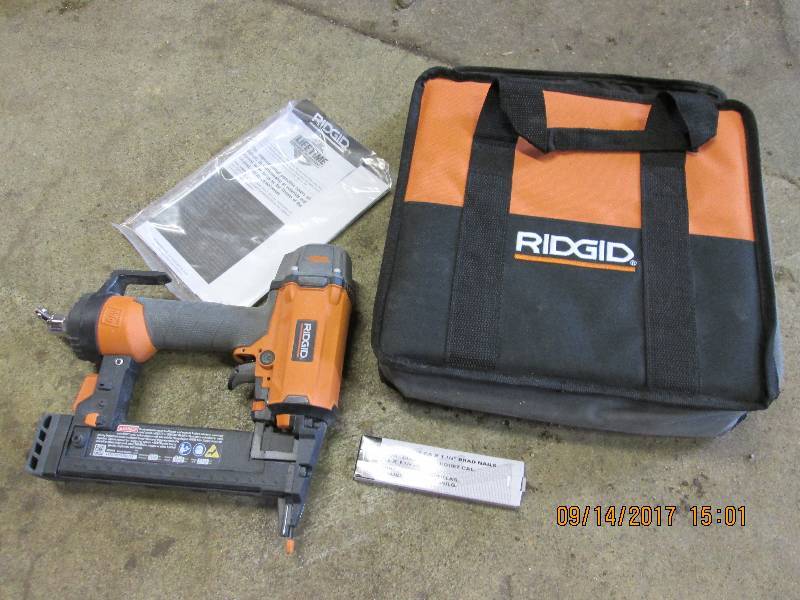 lot 8 image: Rigid R150FSE finish stapler with c...