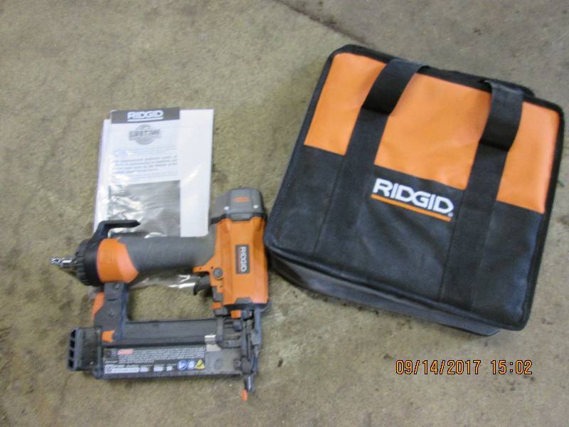 lot 9 image: Rigid R213BNE brad nailer with case...