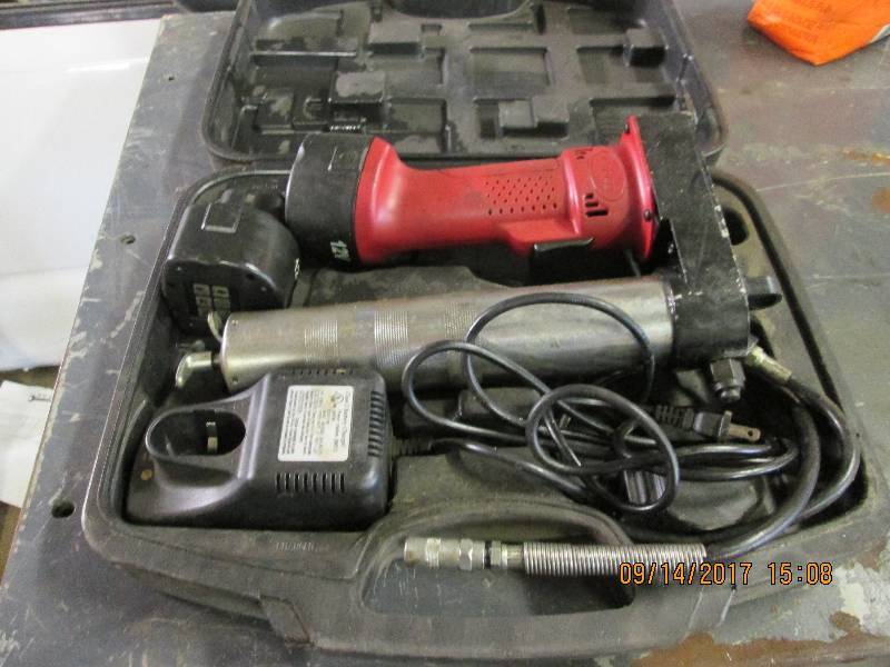 lot 12 image: Legacy mega lube battery powered gr...