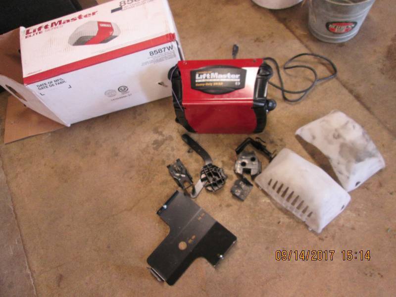 lot 14 image: Liftmaster professional heavy duty ...