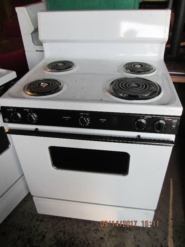 lot 22 image: GE electric range and oven...