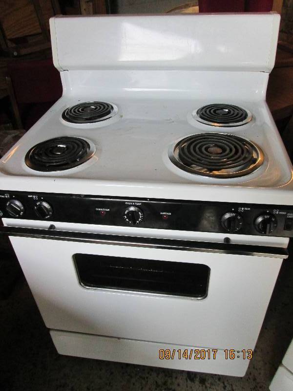 lot 23 image: GE electric range and oven...
