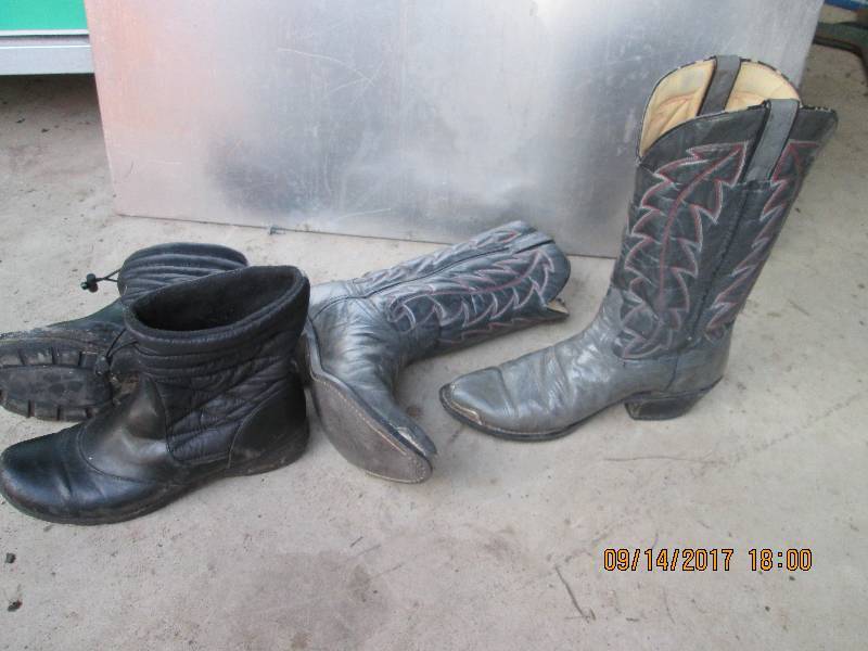 lot 53 image: Pair of Durango 9D boots and 7 12 ...