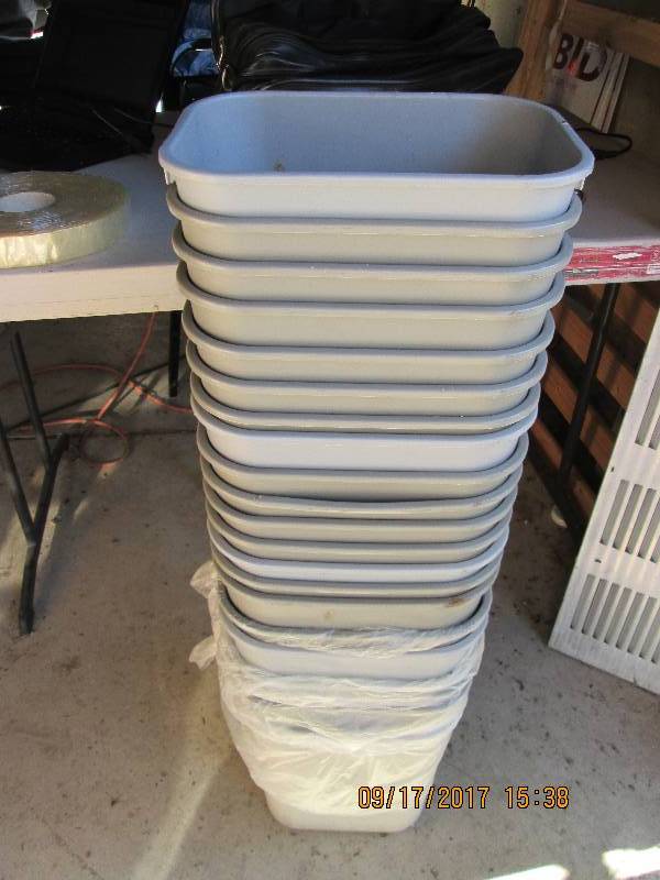 lot 36 image: Lot of 21 gray desk style trash bin...