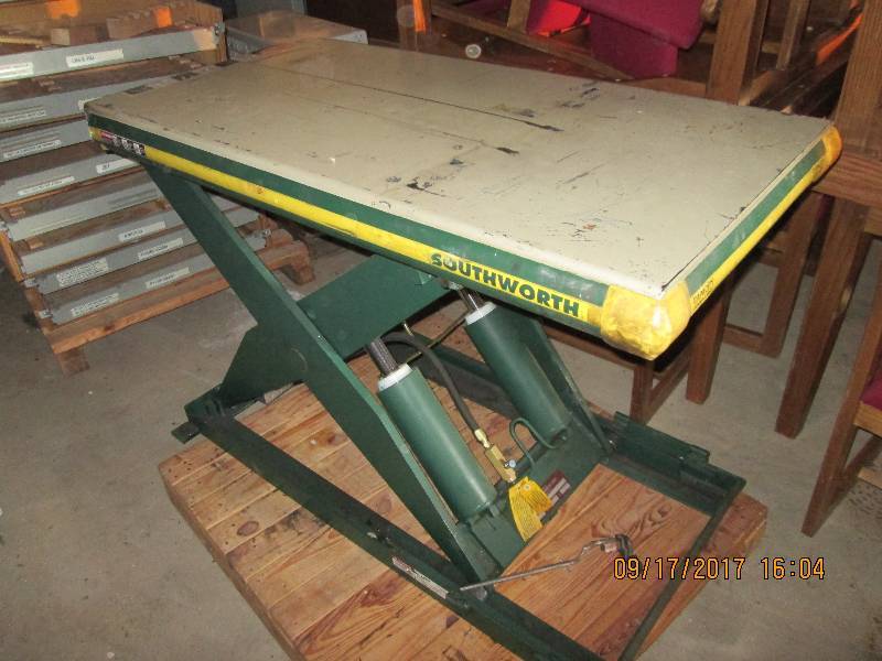 lot 42 image: Southworth 4000 lb capacity hydraul...