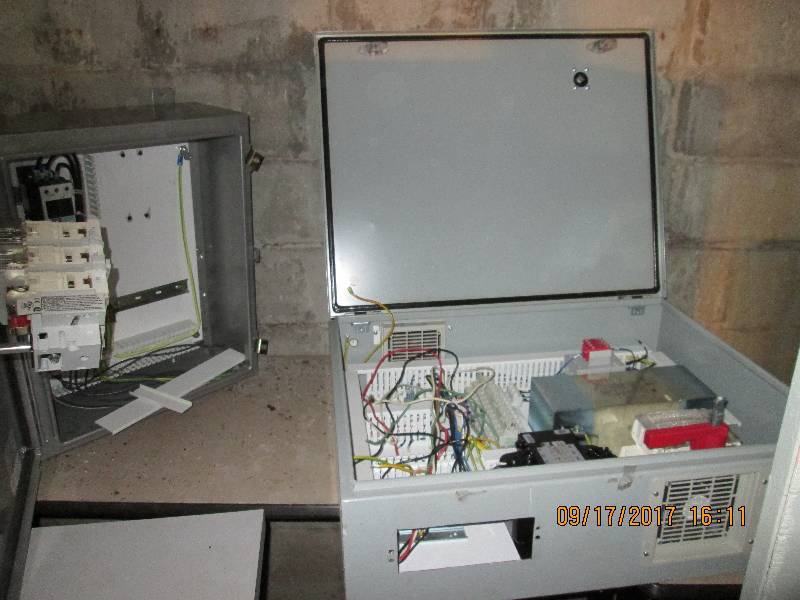 lot 43 image: 2 Industrial electrical control boxe...