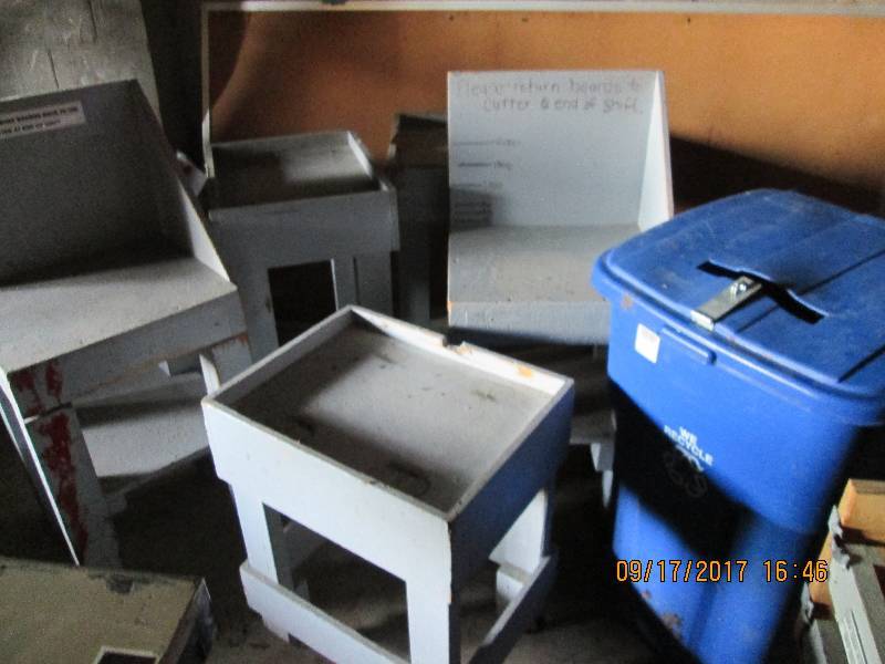 lot 63 image: 5 work tables all on wheels, all ar...