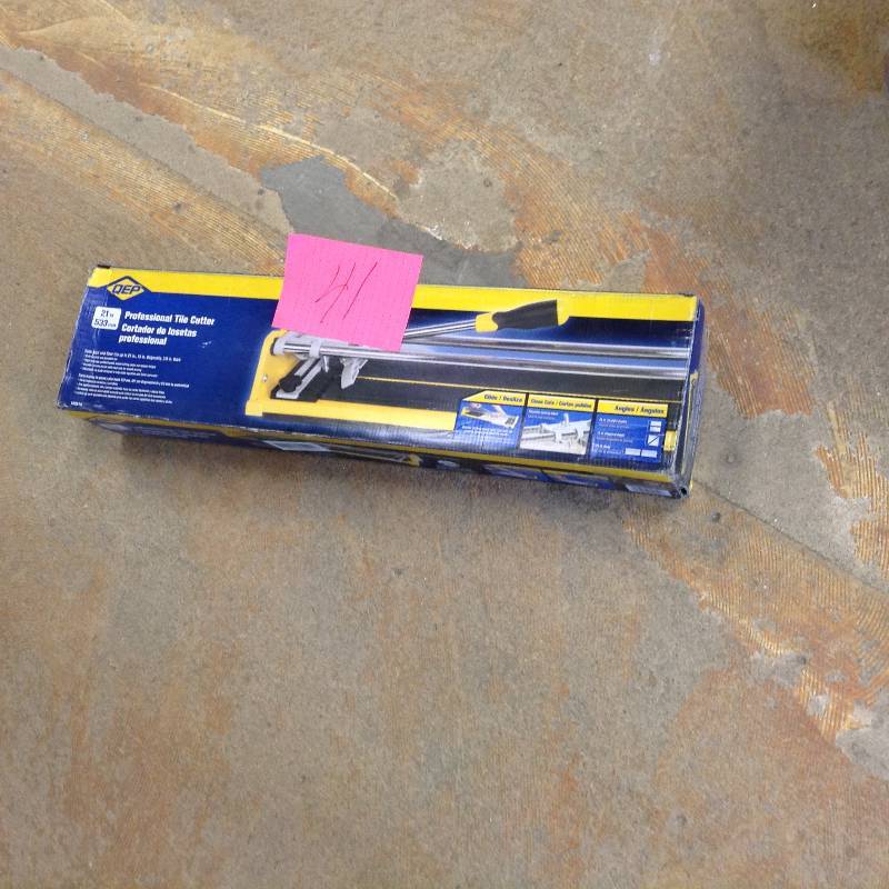 lot 41 image: QEP Professional Tile Cutter