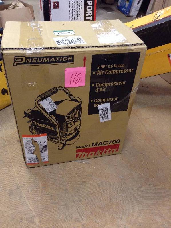 lot 112 image: Makita MAC700 2.0 HP 2.6 Gallon Oil-Lube Air Compressor not used