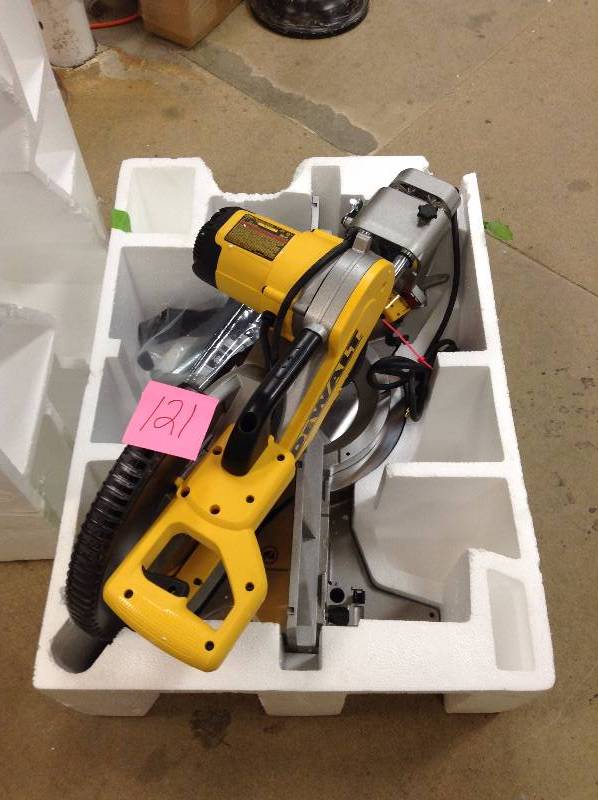 lot 121 image: Dewalt 15 Amp 12 in. Sliding Compound Miter Saw open box not used