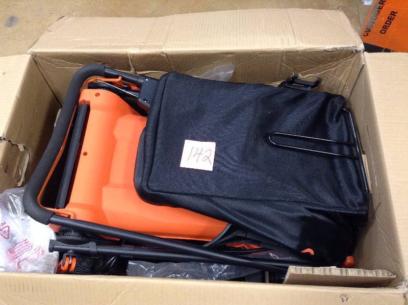 lot 142 image: Black & Decker MM2000 13-Amp Corded Mower, 20