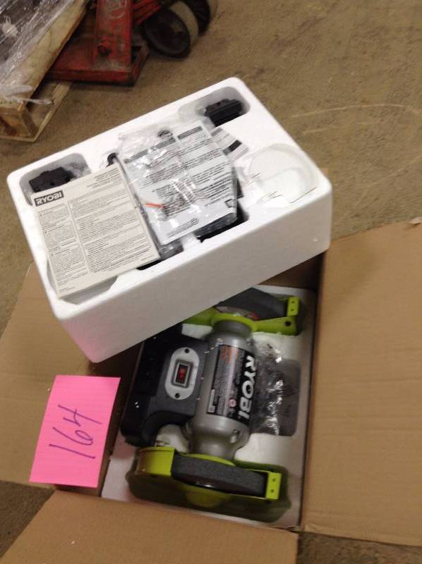 lot 164 image: Ryobi 8 in. Bench Grinder Green