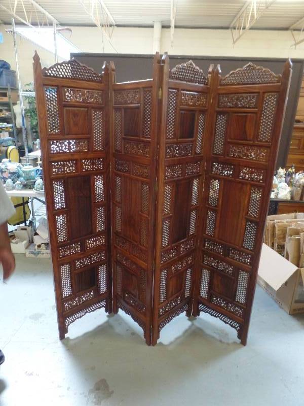 lot 603 image: CARVED WOODEN PRIVACY SCREEN