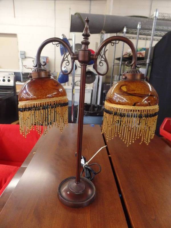 lot 605 image: DOUBLE TABLE LAMP