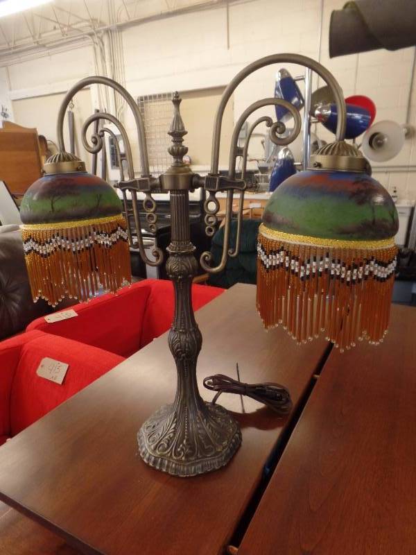 lot 606 image: DOUBLE TABLE LAMP