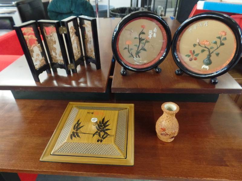 lot 610 image: ASIAN ACCESSORIES