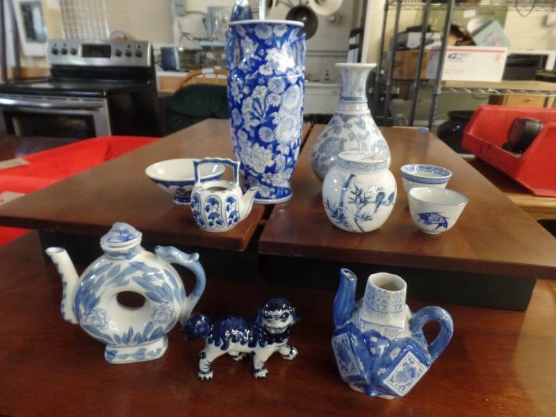 lot 617 image: ASIAN THEMED CERAMICS