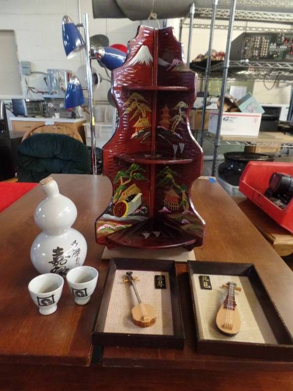 lot 624 image: ASIAN SHELF AND SAKI SET