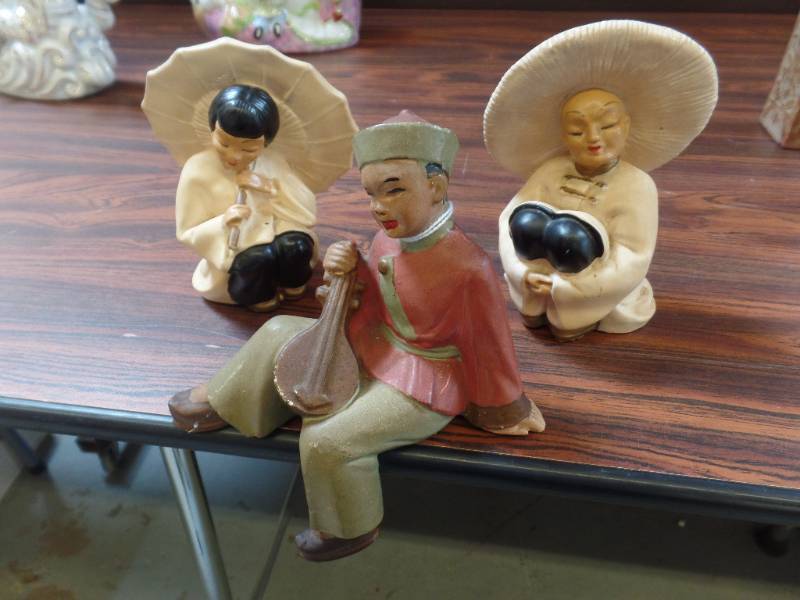 lot 632 image: ASIAN CHALKWARE FIGURINES