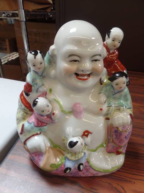 lot 637 image: LARGE HAPPY BUDDAH FIGURINE