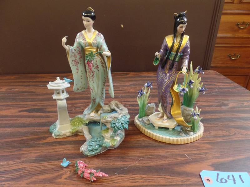 lot 641 image: ASIAN FINE PORCELAIN FIGURINES