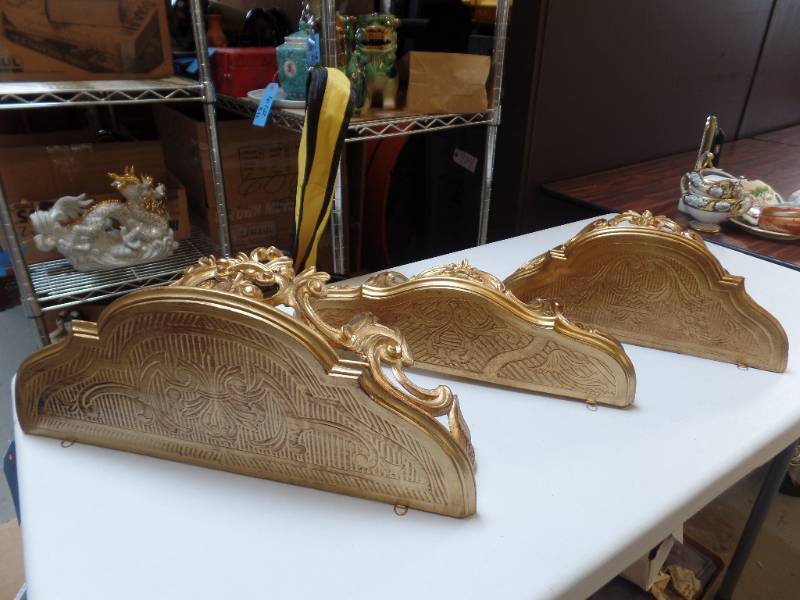 lot 642 image: GOLD DISPLAY SHELVES
