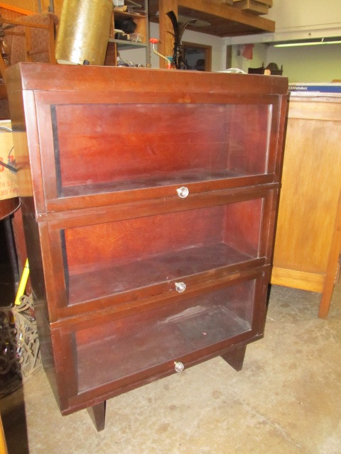 lot 4 image: Antique 3-Section Lawyers Bookcase wBase