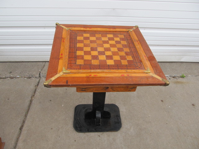 lot 5 image: Old Vintage Wooden Game Table wDrawers