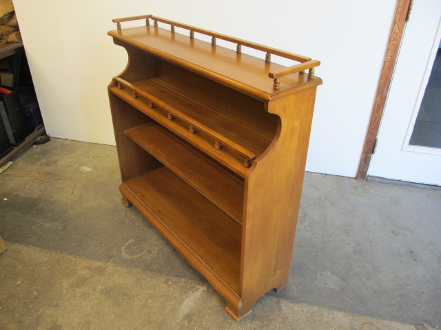 lot 7 image: Vintage Mid Century Bookcase