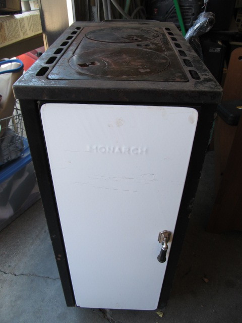 lot 8 image: Antique Monarch Wood Burning Stove