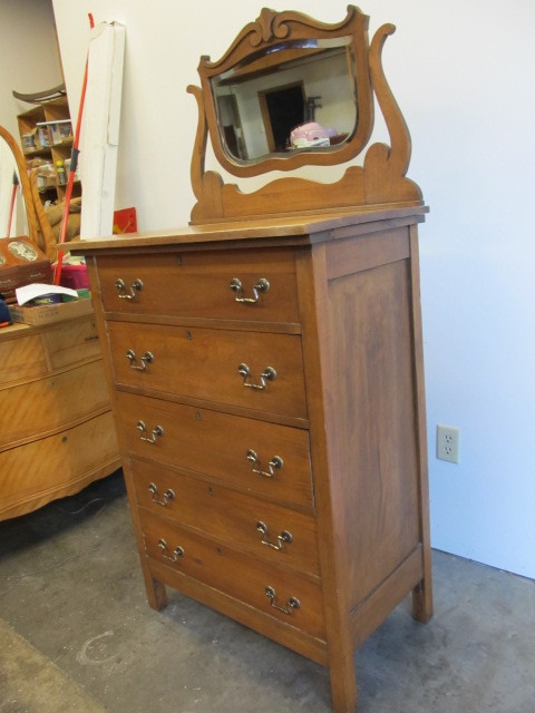 lot 16 image: Antique Oak Chest of Drawers wMirror.