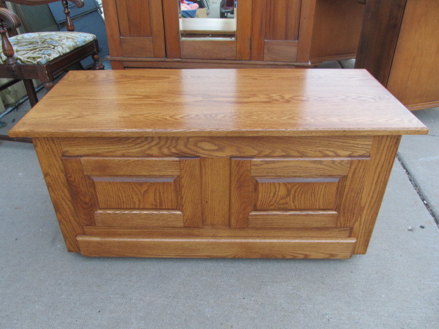 lot 22 image: Solid Oak Rolling ChestCoffee Table