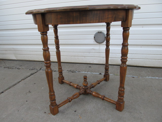 lot 29 image: Vintage Solid Wood Pie Crust Parlor Table