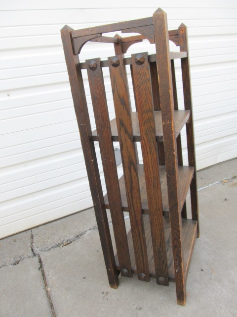 lot 35 image: Vintage Mission Oak Book Shelf