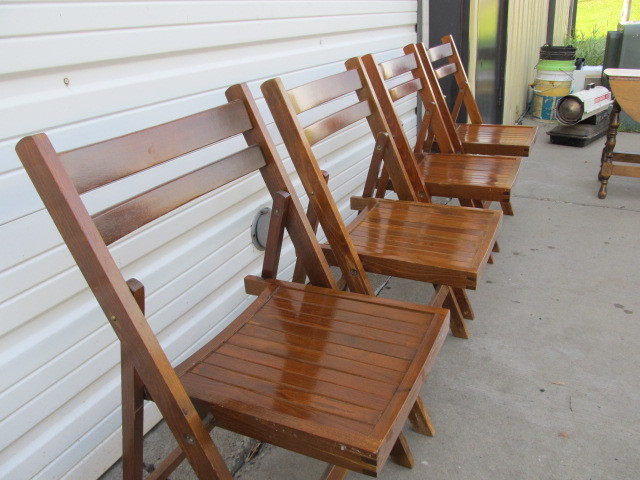 lot 34 image: Set of 4 Vintage Folding Wood Slat Chairs