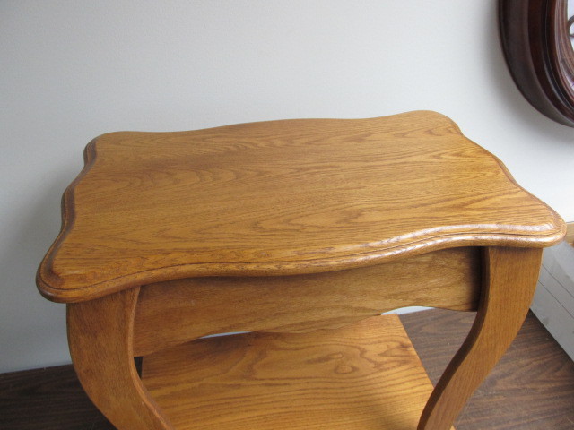 lot 31 image: Solid Oak Side Table