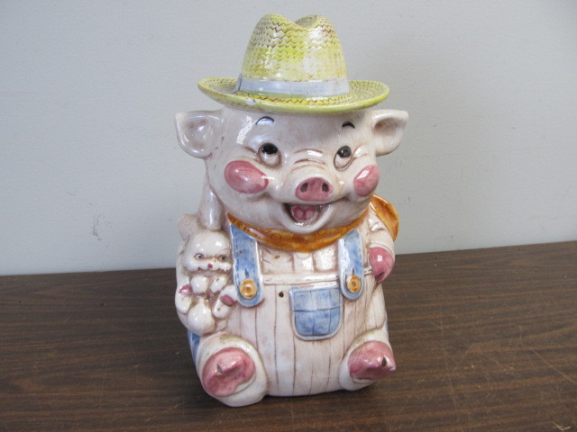lot 45 image: Large Vintage Treasure Craft Farmer Pig Cookie Jar