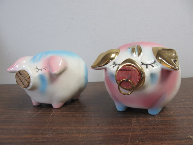 lot 46 image: PAIR of Vintage 1950s Hull CORKY PIG Piggy Banks