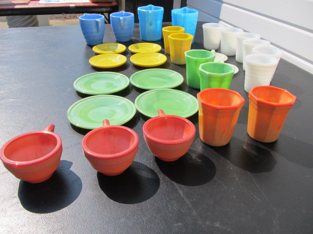 lot 49 image: Large Group of Vintage Glass AKRO AGATE Childs Dishes
