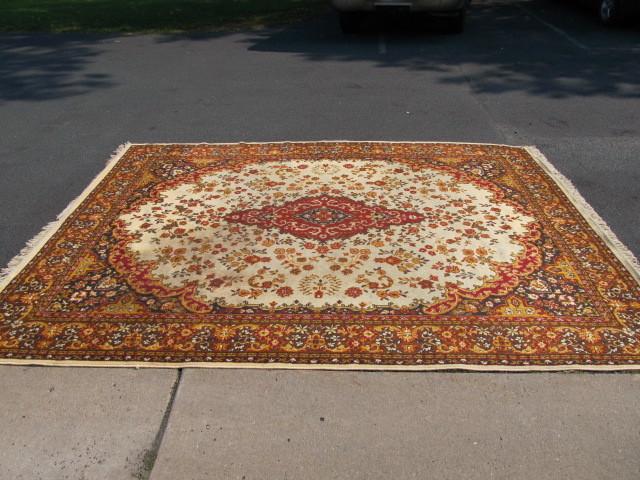 lot 57 image: LARGE Kaspia Area Rug