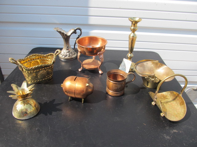 lot 62 image: Lot of Decorative Brass Items