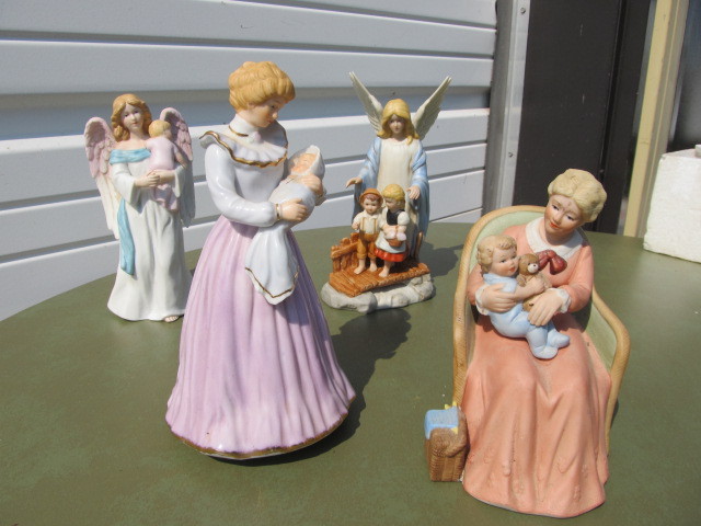 lot 63 image: 4 HOMCO Lady Figurines
