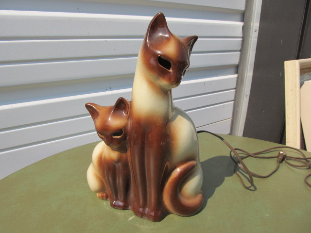 lot 67 image: Mid Century KRON Siamese Cat TV Lamp
