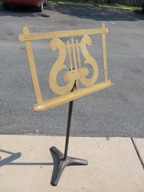 lot 79 image: NICE Vintage HAMILTON Metal Harp Music Stand