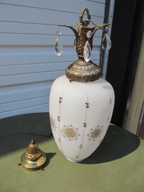 lot 80 image: Vintage Frosted Glass & Crystal Hanging Light Fixture