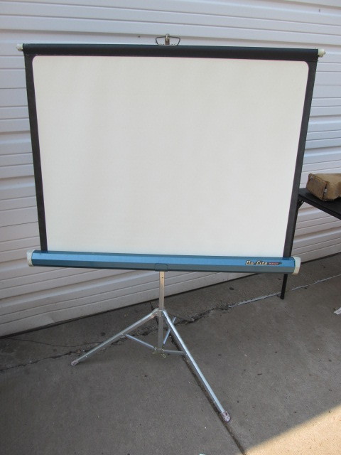 lot 91 image: Vintage DA-LITE Projector Screen wBox