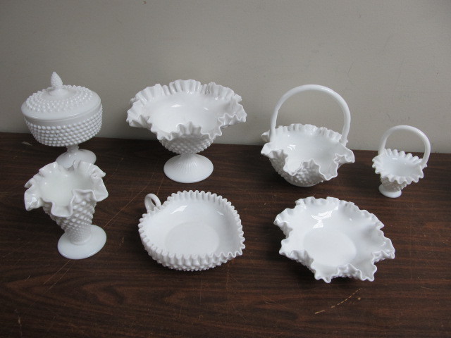 lot 98 image: Lot of Vintage Milk Glass Ruffled Rim Hobnail Baskets